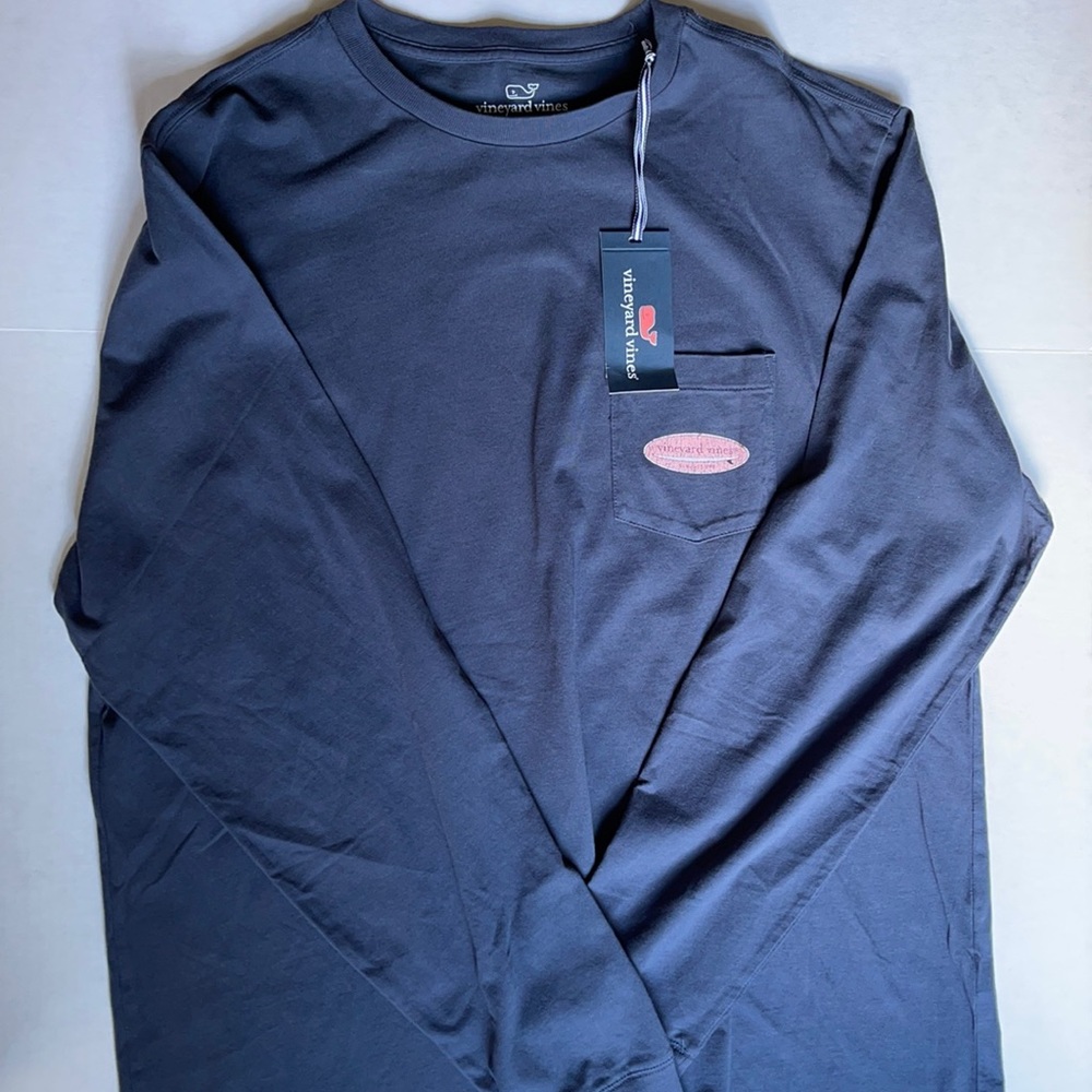 New Large Vineyard Vines long sleeve